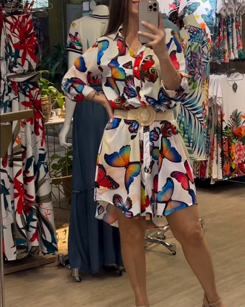 Klänning med fjärilstryck och lös passform