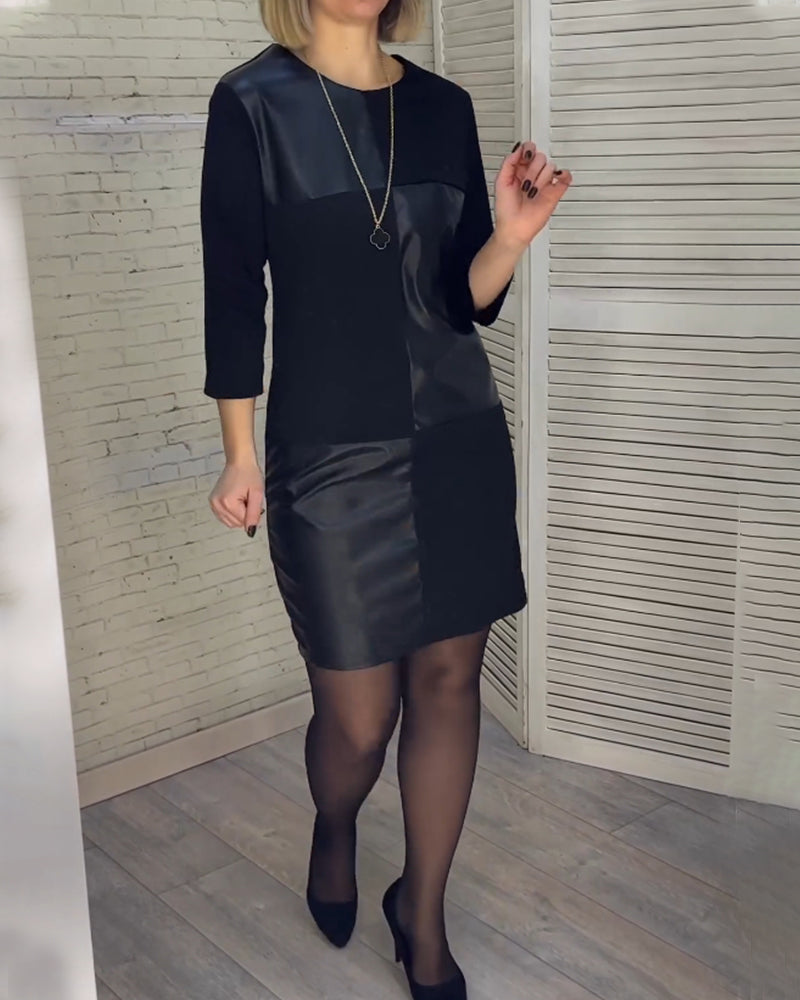 Klänning med rund hals i patchwork i PU-läder