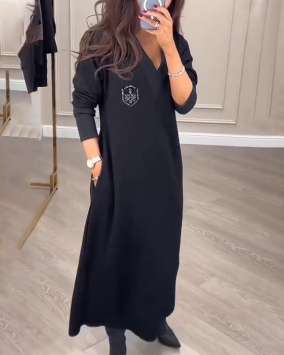 Elegant klänning med v-ringad sidosprund