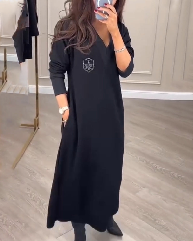 Elegant klänning med v-ringad sidosprund