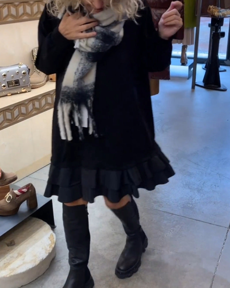 Klänning med elegant siluett och långa ärmar