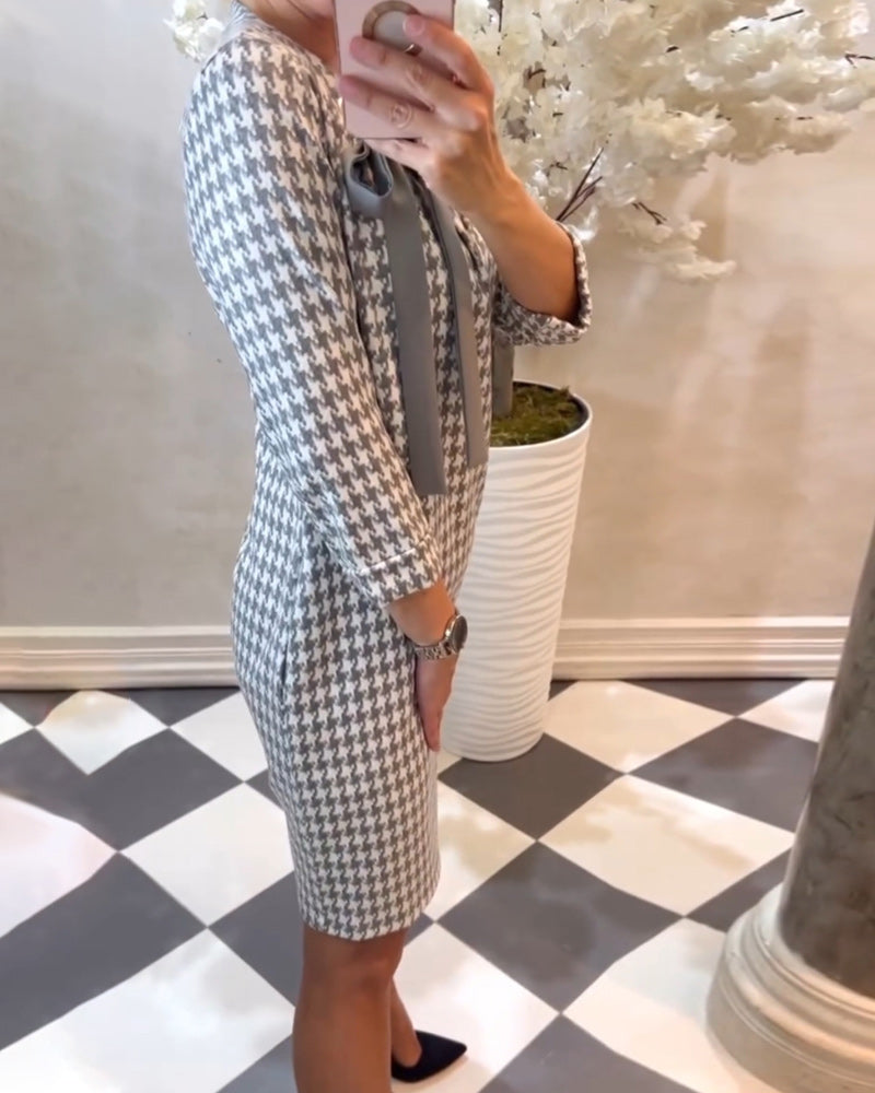 Klänning med elegant stil och houndstooth mönster