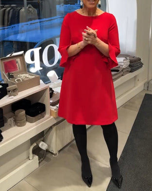 Enfärgad klänning med klockärm