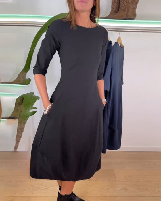 Enkel enfärgad klänning med fickor