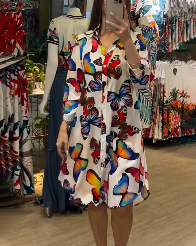 Klänning med fjärilstryck och lös passform