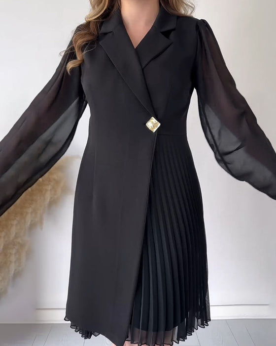 Klänning med veck och slag