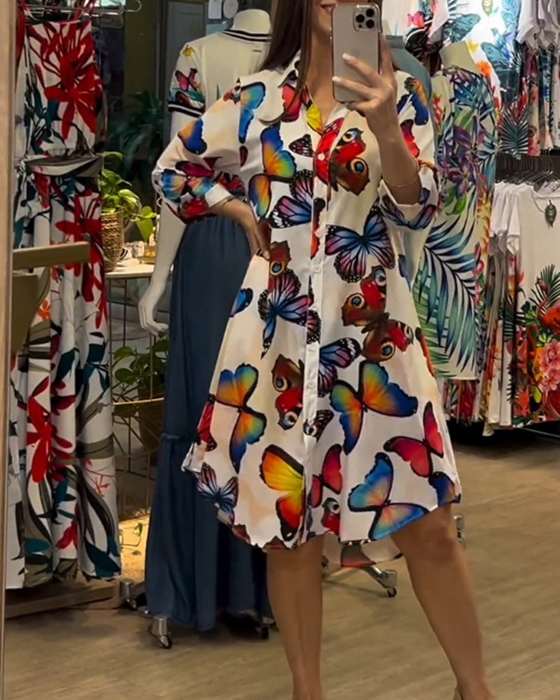 Klänning med fjärilstryck och lös passform