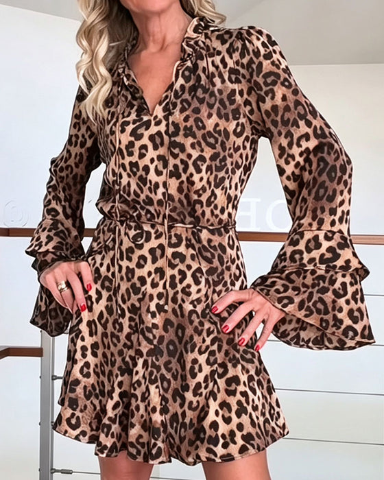Klänning V-Hals Leopardmönster Snörning Kort