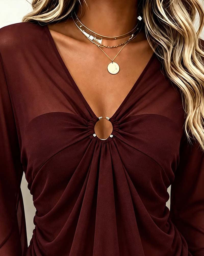 Blus V-Hals Metall Ring Twist