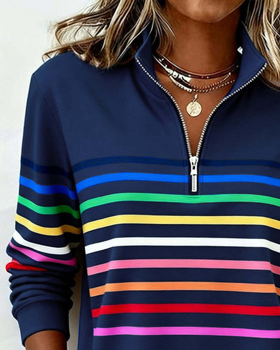 Moderiktig Randig Sweatshirt Med Halvlång Dragkedja Och Regnbågsmönster