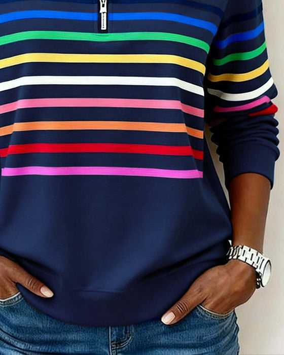 Moderiktig Randig Sweatshirt Med Halvlång Dragkedja Och Regnbågsmönster