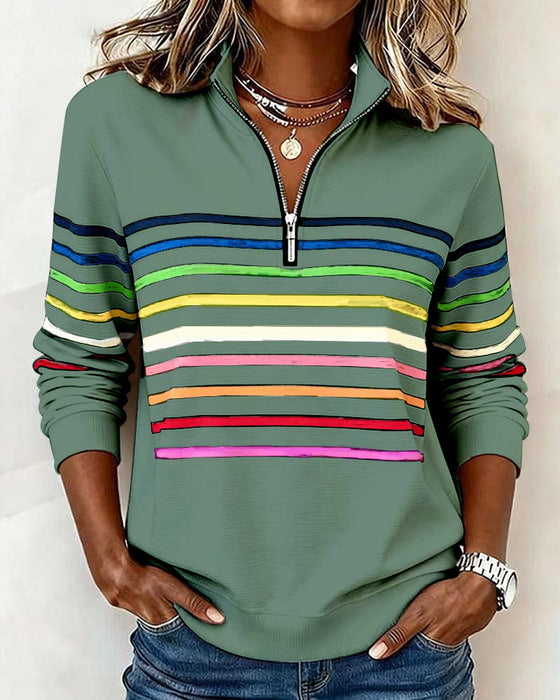 Moderiktig Randig Sweatshirt Med Halvlång Dragkedja Och Regnbågsmönster