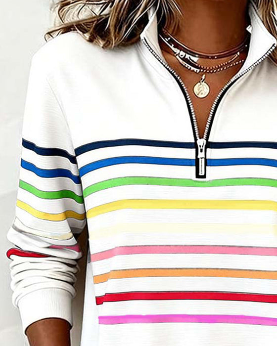 Moderiktig Randig Sweatshirt Med Halvlång Dragkedja Och Regnbågsmönster