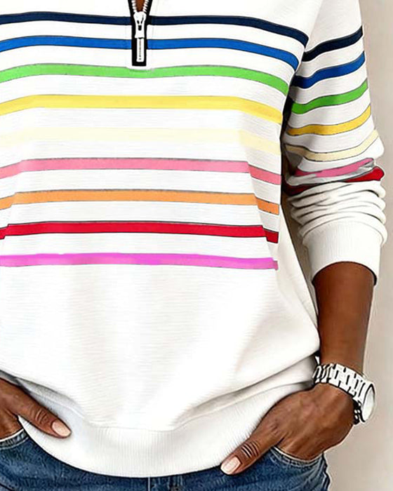 Moderiktig Randig Sweatshirt Med Halvlång Dragkedja Och Regnbågsmönster