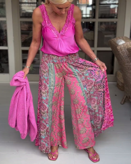 Byxor med färgglada löst sittande vida ben