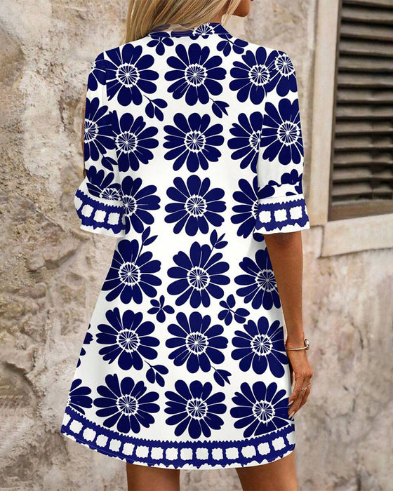 Elegant Rät Klänning Med Blommig Tryck