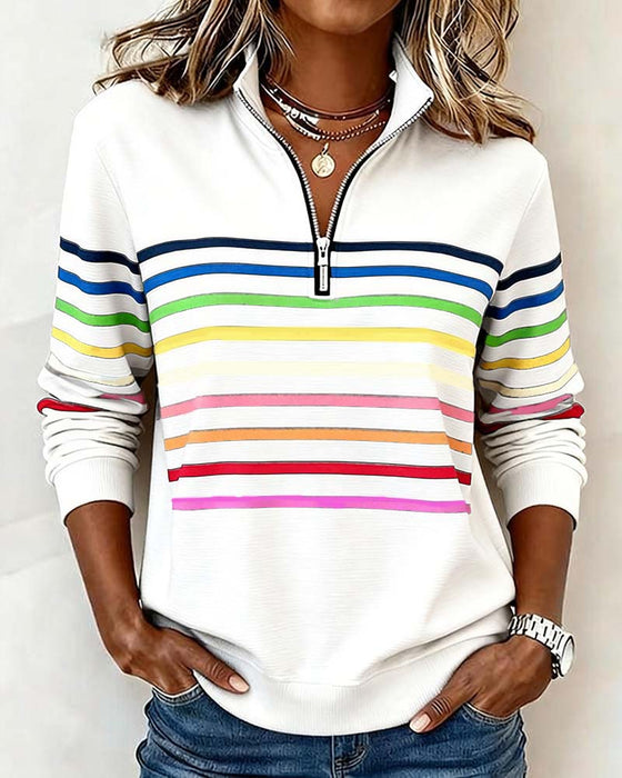Moderiktig Randig Sweatshirt Med Halvlång Dragkedja Och Regnbågsmönster