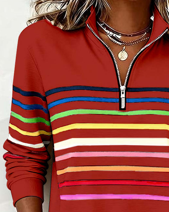 Moderiktig Randig Sweatshirt Med Halvlång Dragkedja Och Regnbågsmönster