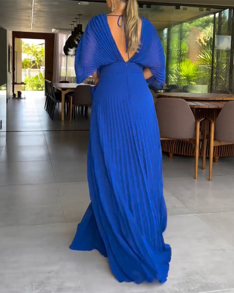 Klänning med veck och nyp i midjan