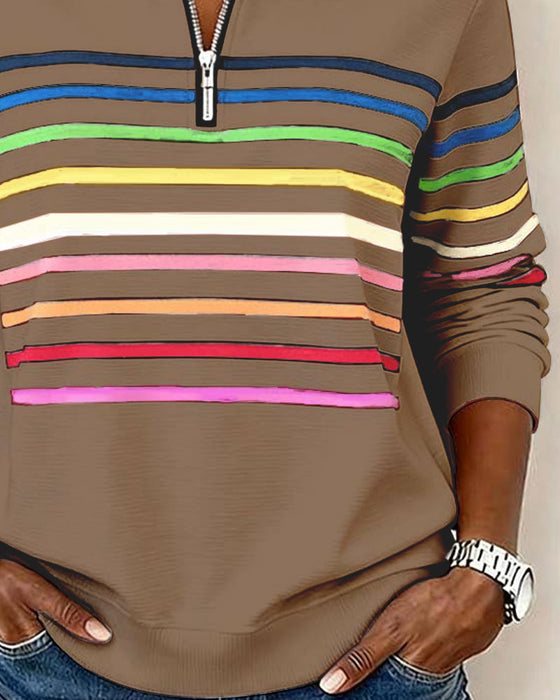 Moderiktig Randig Sweatshirt Med Halvlång Dragkedja Och Regnbågsmönster