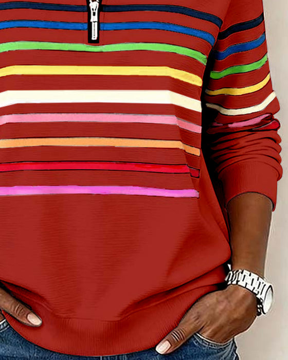 Moderiktig Randig Sweatshirt Med Halvlång Dragkedja Och Regnbågsmönster