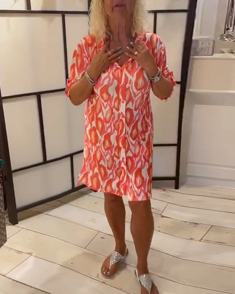 Klänning med knappar och mittärmar med slag