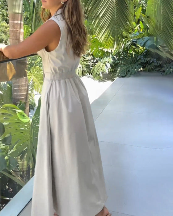 Elegant enfärgad klänning utan ärmslag