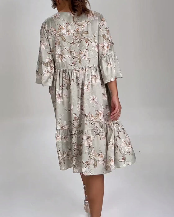 Klänning med blommig ärm