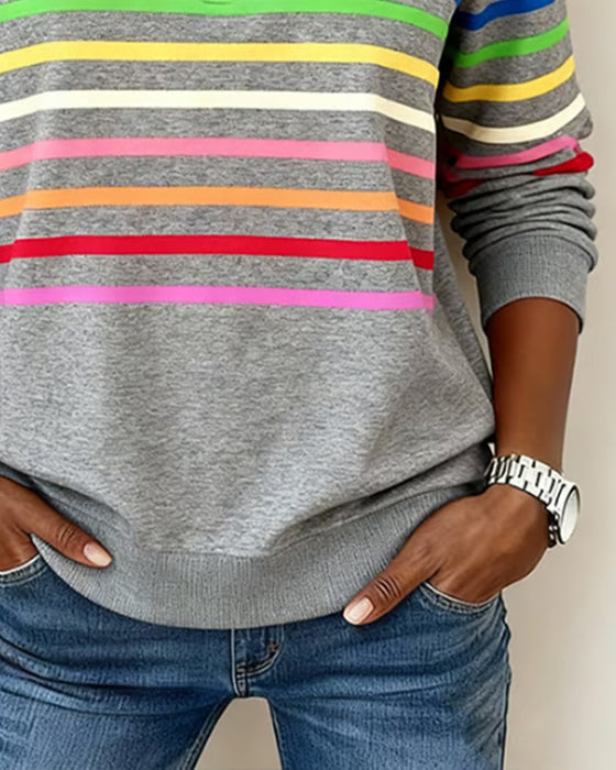 Moderiktig Randig Sweatshirt Med Halvlång Dragkedja Och Regnbågsmönster