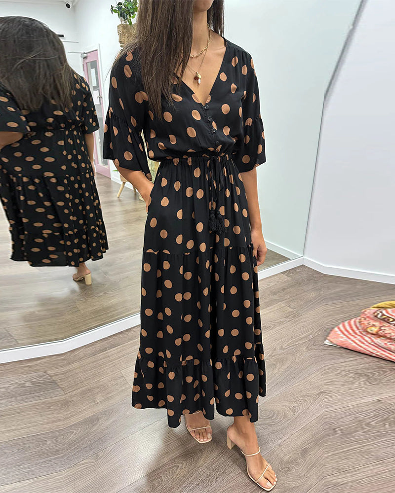 Casual prickig klänning med axelband