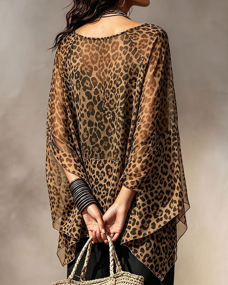 Blus V-Hals Leopard Oregelbunden