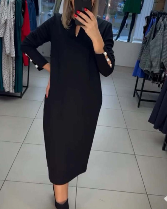 Elegant klänning med pärlknappar