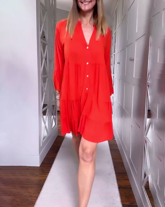 Enfärgad V-ringad klänning med utsvängd långärmad och patchwork