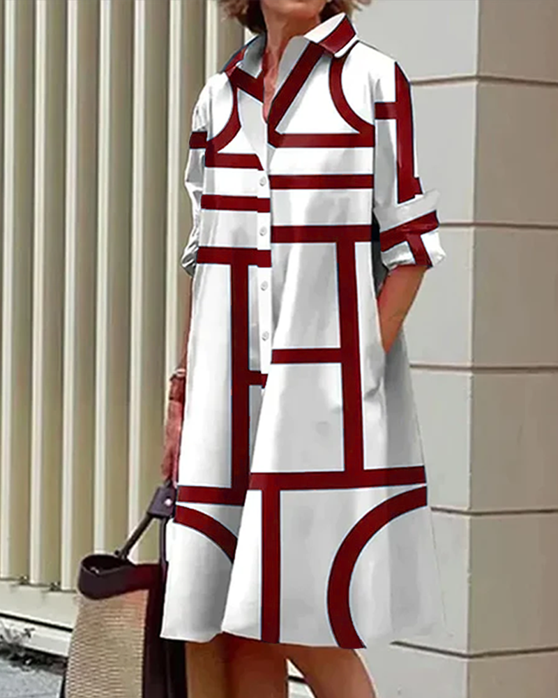 Klänning med fickor och geometriskt tryck