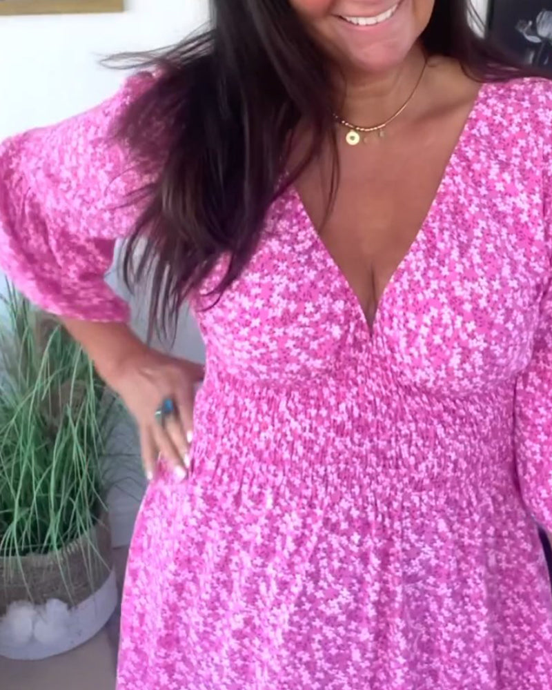 Klänning med blossade ärmar och v-ringning