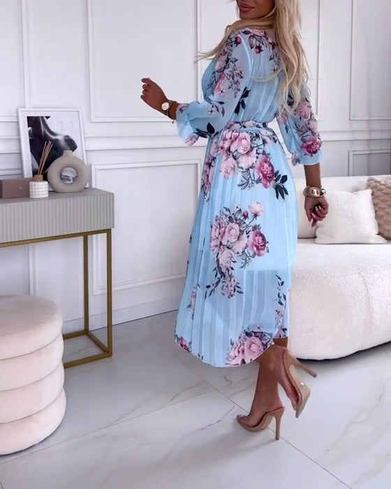 Elegant plisserad klänning med blommönster