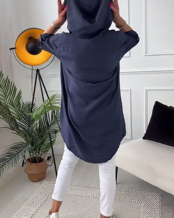 Bokstavstryckt kappa med huva