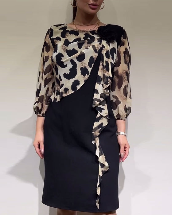 Elegant lapptäcksklänning I leopardmönstrad