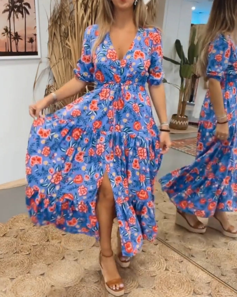 Klänning med rosentryck och slitsar