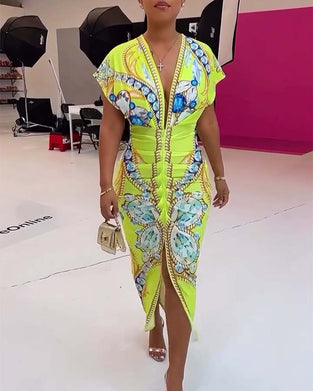 Klänning med djup V-slits i midjan