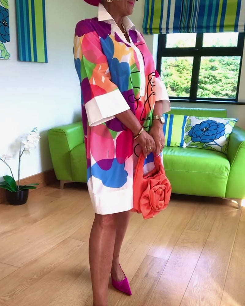 Lapelfärgad klänning med porträtttryck