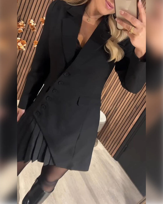 Enfärgad Klänning Med Slag Och Kavajstil