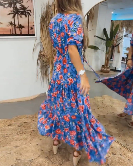 Klänning med rosentryck och slitsar