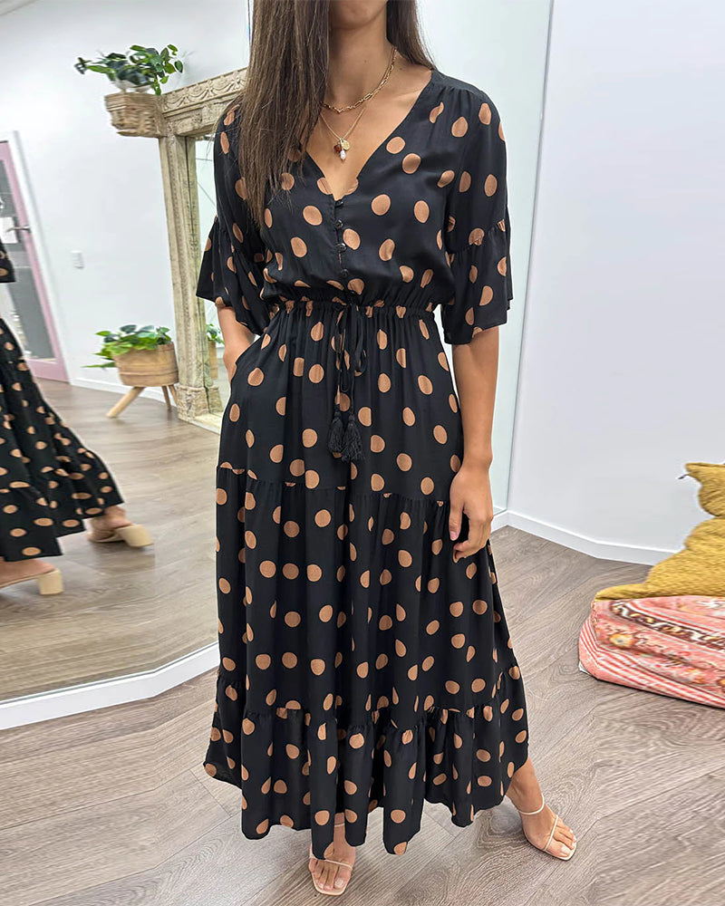 Casual prickig klänning med axelband