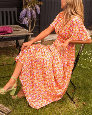 V-ringad blommig klänning i midjan