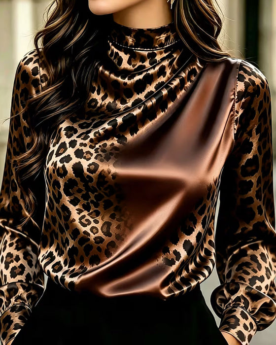 Blus Mock Neck Leopard Kontrast Drapering
