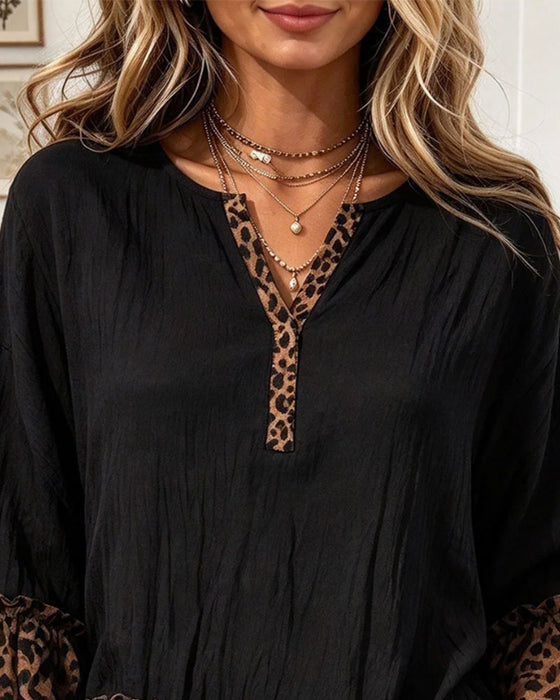 V-Ringad Blus Med Leopardmönstrad Panel