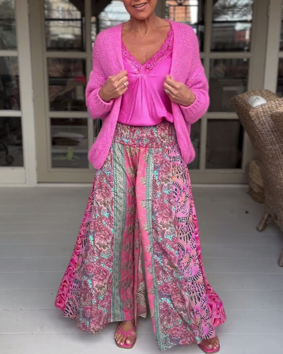 Byxor med färgglada löst sittande vida ben