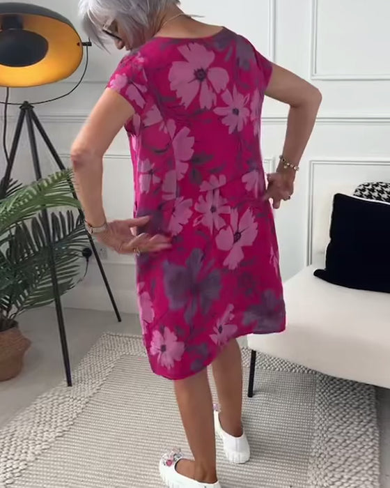 Avslappnad blommig klänning med kortärmade fickor