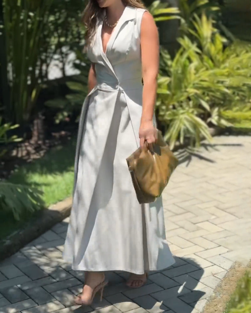 Elegant enfärgad klänning utan ärmslag